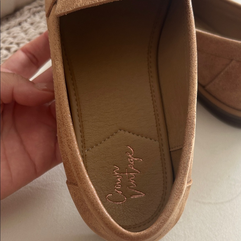 Crown vintage Tan Tassel Loafers - Picture 4 of 6